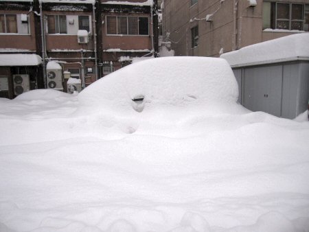 2010年1月14日ドカ雪エスティマ.jpg